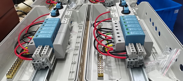 aswich-Solar-Combiner-Box